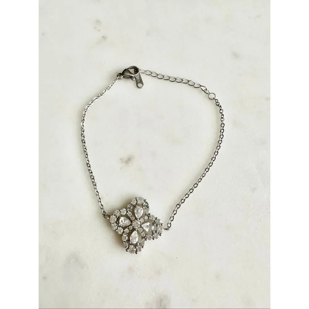 Four leaf clover cubic zirconia dainty bracelet